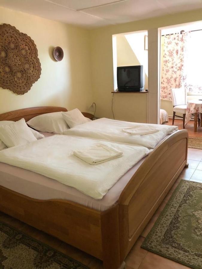 Talizman Etterem Panzio Hotell Miskolc Exteriör bild