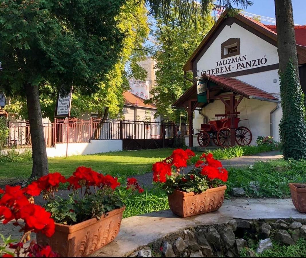 Talizman Etterem Panzio Hotell Miskolc Exteriör bild