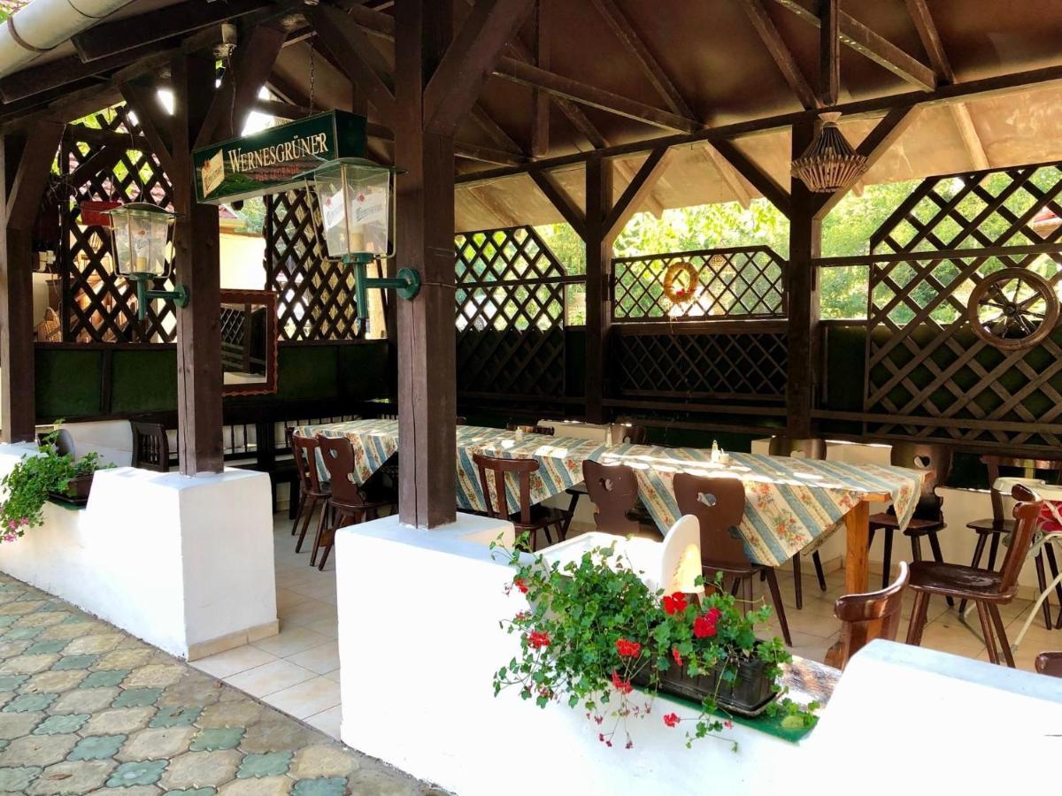 Talizman Etterem Panzio Hotell Miskolc Exteriör bild