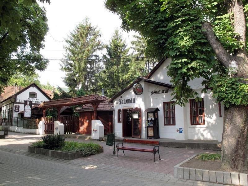 Talizman Etterem Panzio Hotell Miskolc Exteriör bild