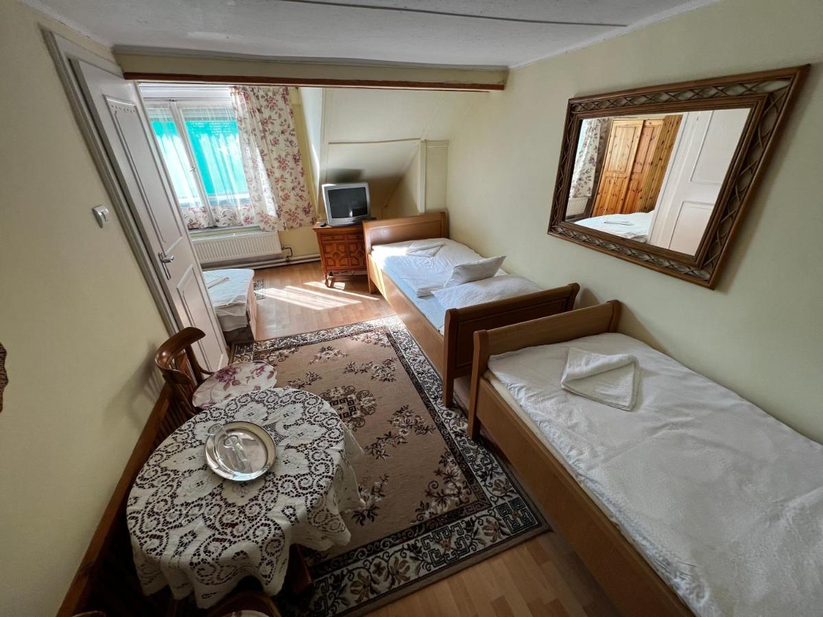 Talizman Etterem Panzio Hotell Miskolc Exteriör bild